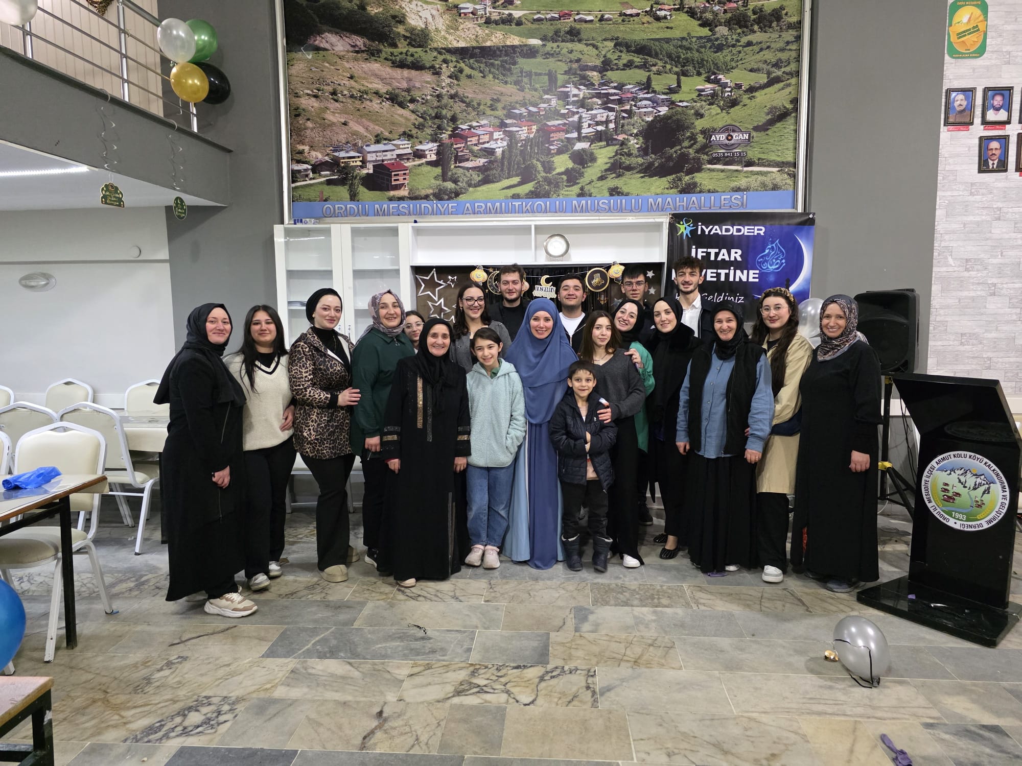 Gençlik buluşmasında toplu fotoğraf